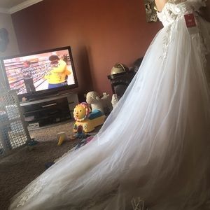 Sweetheart ball gown wedding dress